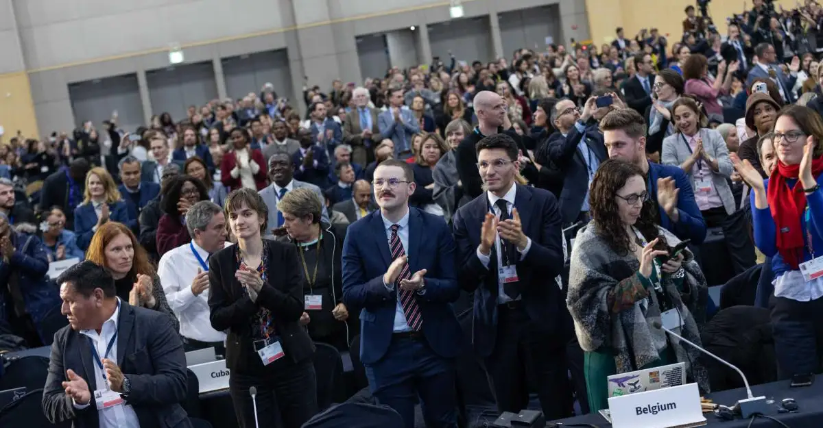 The plenary standing and applauding.